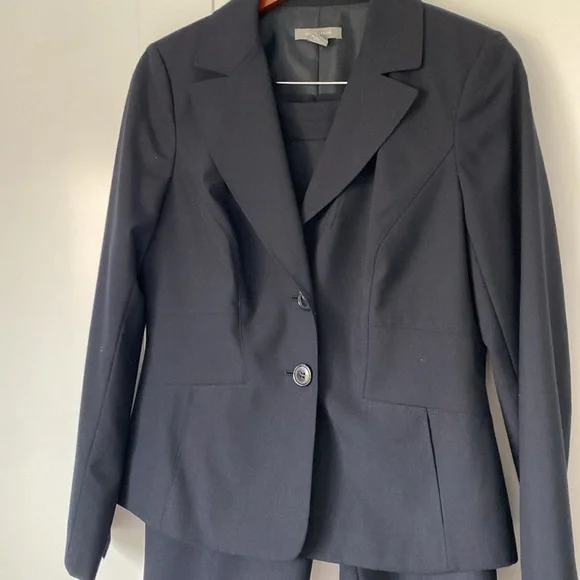 Ann Taylor navy pantsuit women’s 10/10P - Picture 3 of 12